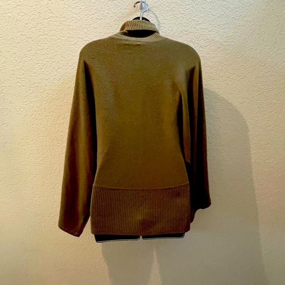 BCBG Maxariza sweater with loose turtleneck and wide sleeves in size Small - Picture 2 of 5